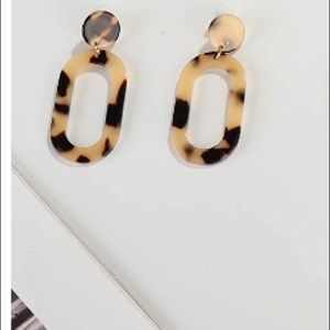 Jewelry - NWT STATEMENT ACRYLIC DROP DANGLE RESIN EARRINGS Jewelry - NWT STATEMENT ACRYLIC DROP DANGLE RESIN EARRINGS